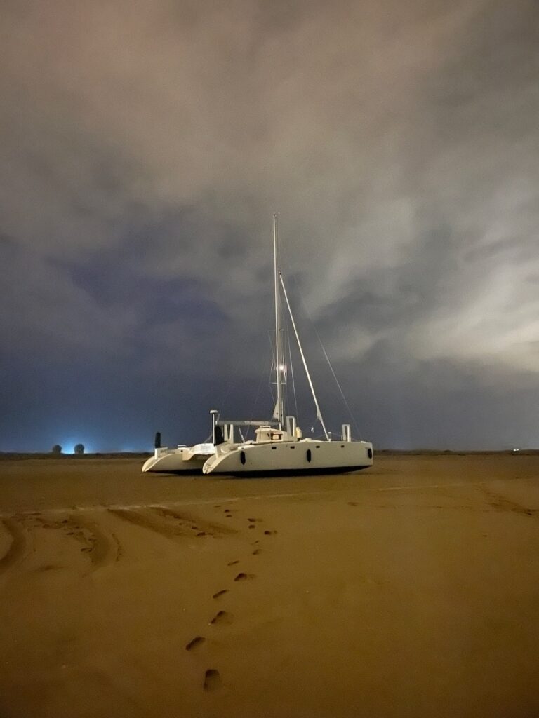 S/Y Tossan beached at night